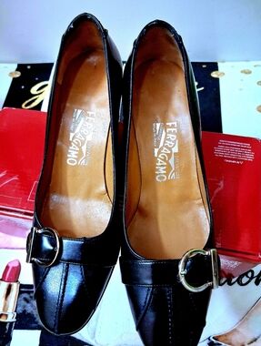 Salvatore Ferragamo Black Leather Gancini Buckled Kitten Heels 7B